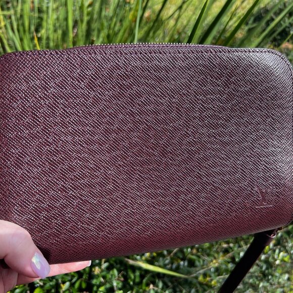 Louis Vuitton Taiga Leather Pochette Voyage Clutch - Rare colorway VI0051 COA - Picture 1 of 9